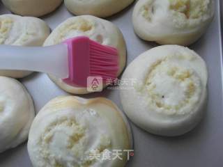 椰蓉面包卷的做法步骤：9