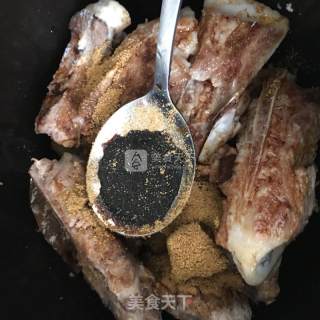 红烧猪肉骨的做法步骤：7