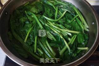 脆果仁拌菠菜的做法步骤：4