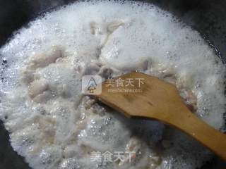 酸菜煮牛蛙的做法步骤：6