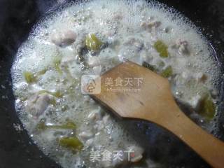 酸菜煮牛蛙的做法步骤：7