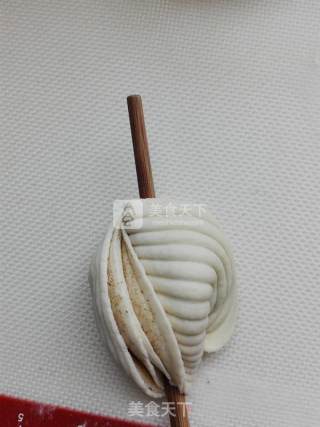 椒盐贝壳花卷的做法步骤：7