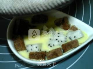 火龙果面包蒸布丁的做法步骤：10