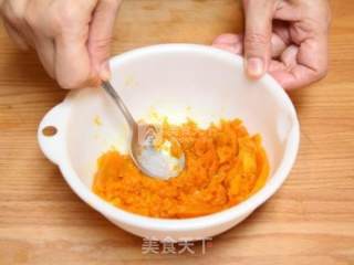 情人节吃货们的福利——爱心南瓜饼的做法步骤：3