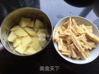 腐竹土豆烧翅根的做法步骤：6