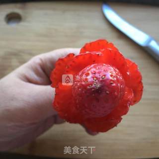 草莓玫瑰花的做法步骤：4