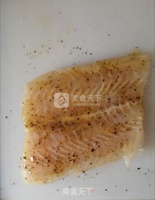 情人节菜谱之法式香煎龙利鱼的做法步骤：2