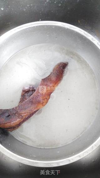 蒜薹炒腊肉的做法步骤：1