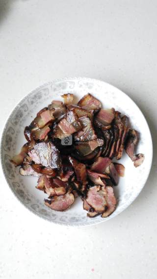 蒜薹炒腊肉的做法步骤：2