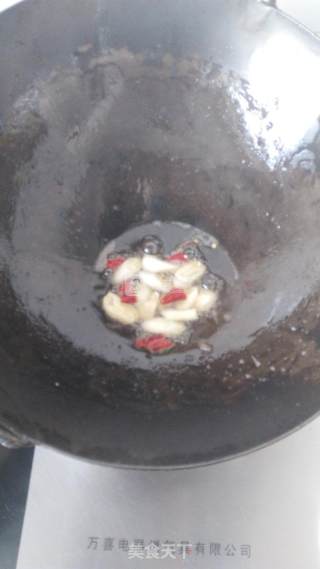 蒜薹炒腊肉的做法步骤：6