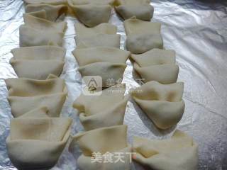 韭菜鱿鱼馅馄饨的做法步骤：12