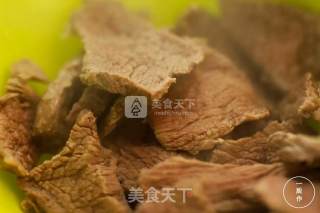 咖喱牛肉干一厨作铸铁锅版的做法步骤：2