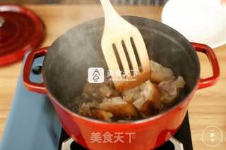 猪脚大餐一厨作铸铁锅版的做法步骤：3