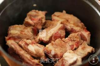 高升排骨一厨作铸铁锅版的做法步骤：2