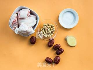 【炮儿哥有说】灰枣黄豆炖猪脚～上班颜值要爆表！的做法步骤：1