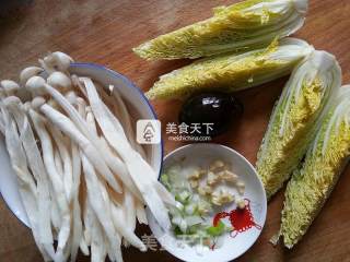 海鲜菇皮蛋娃娃菜的做法步骤：2