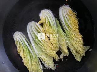 海鲜菇皮蛋娃娃菜的做法步骤：3