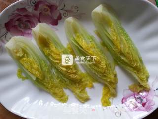 海鲜菇皮蛋娃娃菜的做法步骤：4
