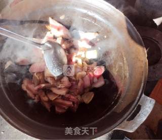 #菜是故乡浓#铁锅烩酸菜的做法步骤：1