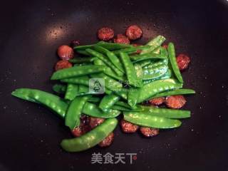 腊肠炒荷兰豆的做法步骤：5