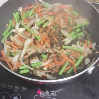 五彩豆角焖面的做法步骤：6