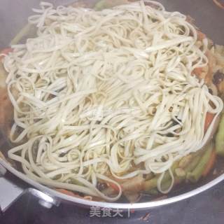 五彩豆角焖面的做法步骤：8