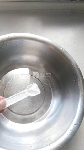 宴客倍有面子~~~剁椒鱼头裤带面的做法步骤：1
