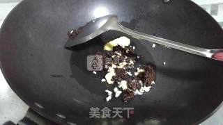 杏鲍菇豆豉焖鸡的做法步骤：2