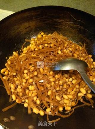 咸菜炒黄豆的做法步骤：7