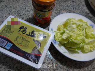 圆白菜煮鸭血的做法步骤：1