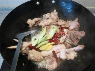 姬松茸炖鸡的做法步骤：7