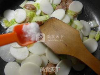 麻辣香肠白菜炒年糕的做法步骤：6