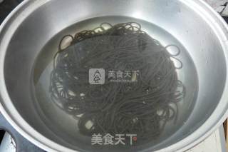 凉拌蕨根粉的做法步骤：3