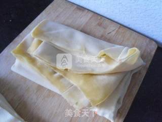 老汤豆腐卷的做法步骤：1