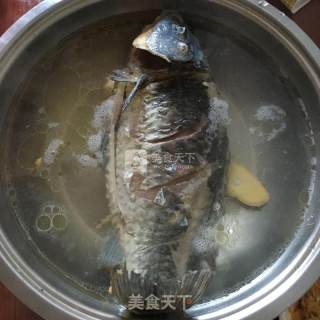 鲫鱼豆腐汤的做法步骤：1