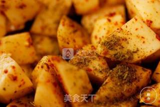 橄榄油烤薯角一厨作铸铁锅版的做法步骤：1