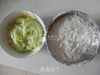 小瓜煎饼的做法步骤：2
