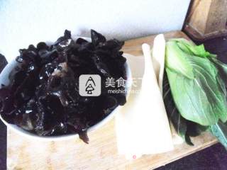 木耳小炒的做法步骤：1