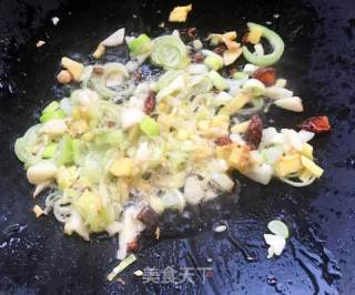 刀鱼炖茼蒿的做法步骤：7