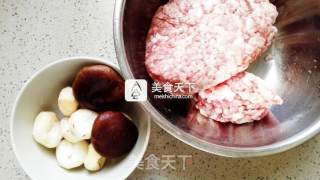 红烧狮子头的做法步骤：1