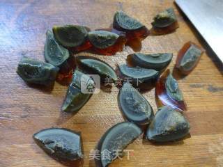 皮蛋炒白菜的做法步骤：2