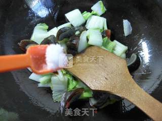皮蛋炒白菜的做法步骤：6