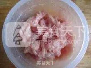 【桃李厨艺】百吃不厌的家常菜，每餐必点——鱼香肉丝的做法步骤：1