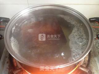 蒜苗炒腊肉的做法步骤：1