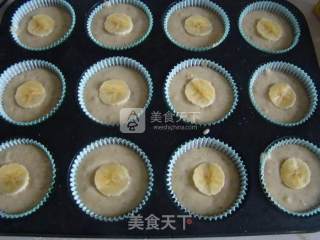 椰丝香蕉杯子蛋糕的做法步骤：8