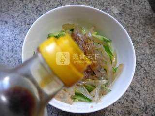 海蜇拌小青瓜的做法步骤：6