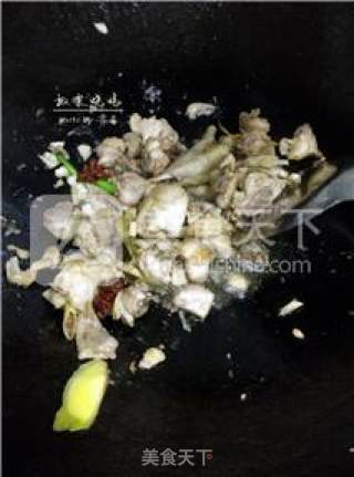 板栗烧鸡的做法步骤：8