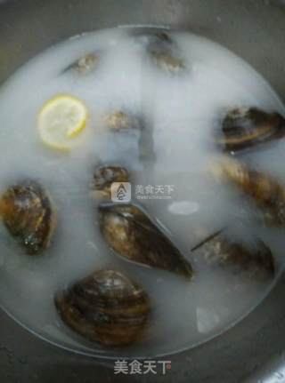 粉丝蒸蛤蜊的做法步骤：1