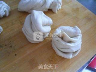 拧劲花卷的做法步骤：9