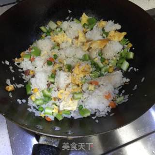 西芹蛋炒饭的做法步骤：5
